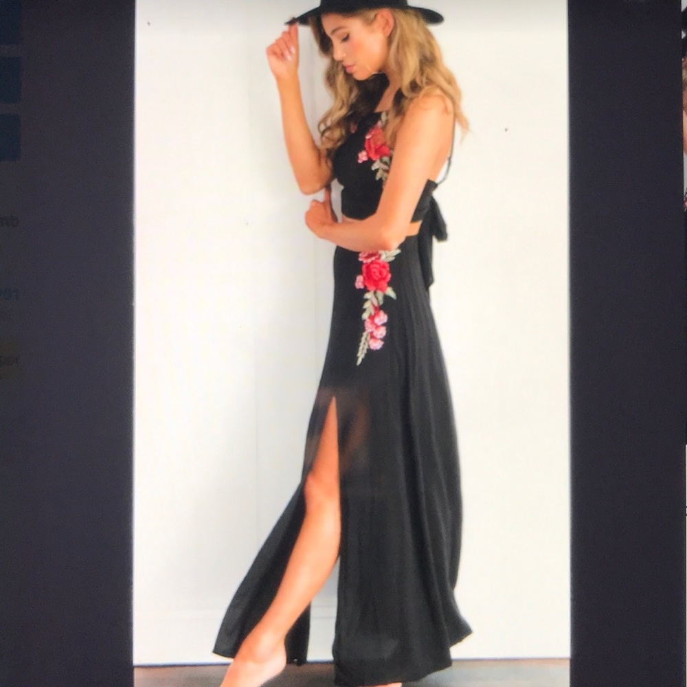 2 Piece Embroidered Strappy Crop Top Set - Picture 5 of 8